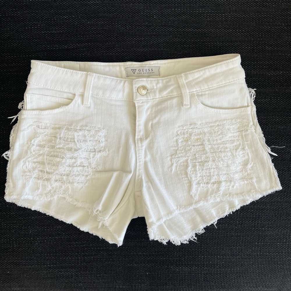 Guess woman’s white jeans shorts. Size 25